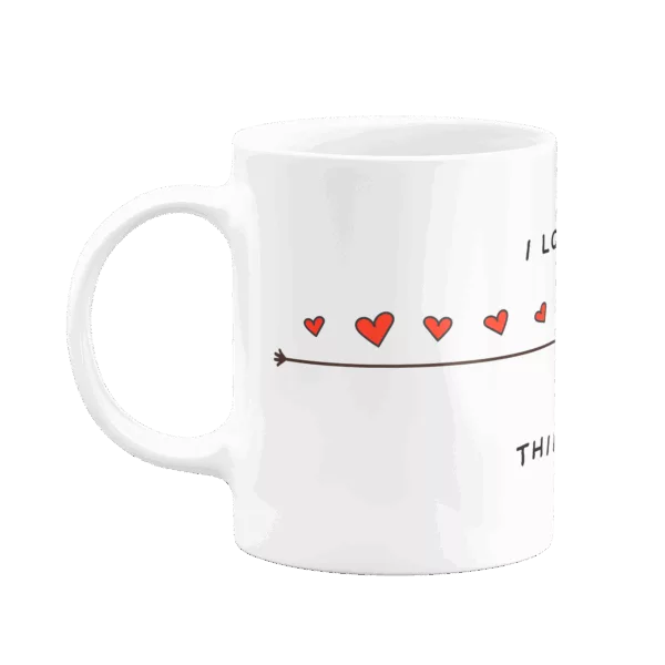 Mug Saint-Valentin 'I love you this much', petit bonhomme avec bras étendus et cœurs rouges autour (vue de gauche)